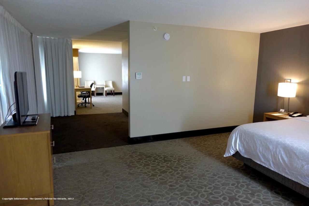 Holiday Inn Express & Suites Oshawa Downtown - Toronto Area By Ihg Экстерьер фото