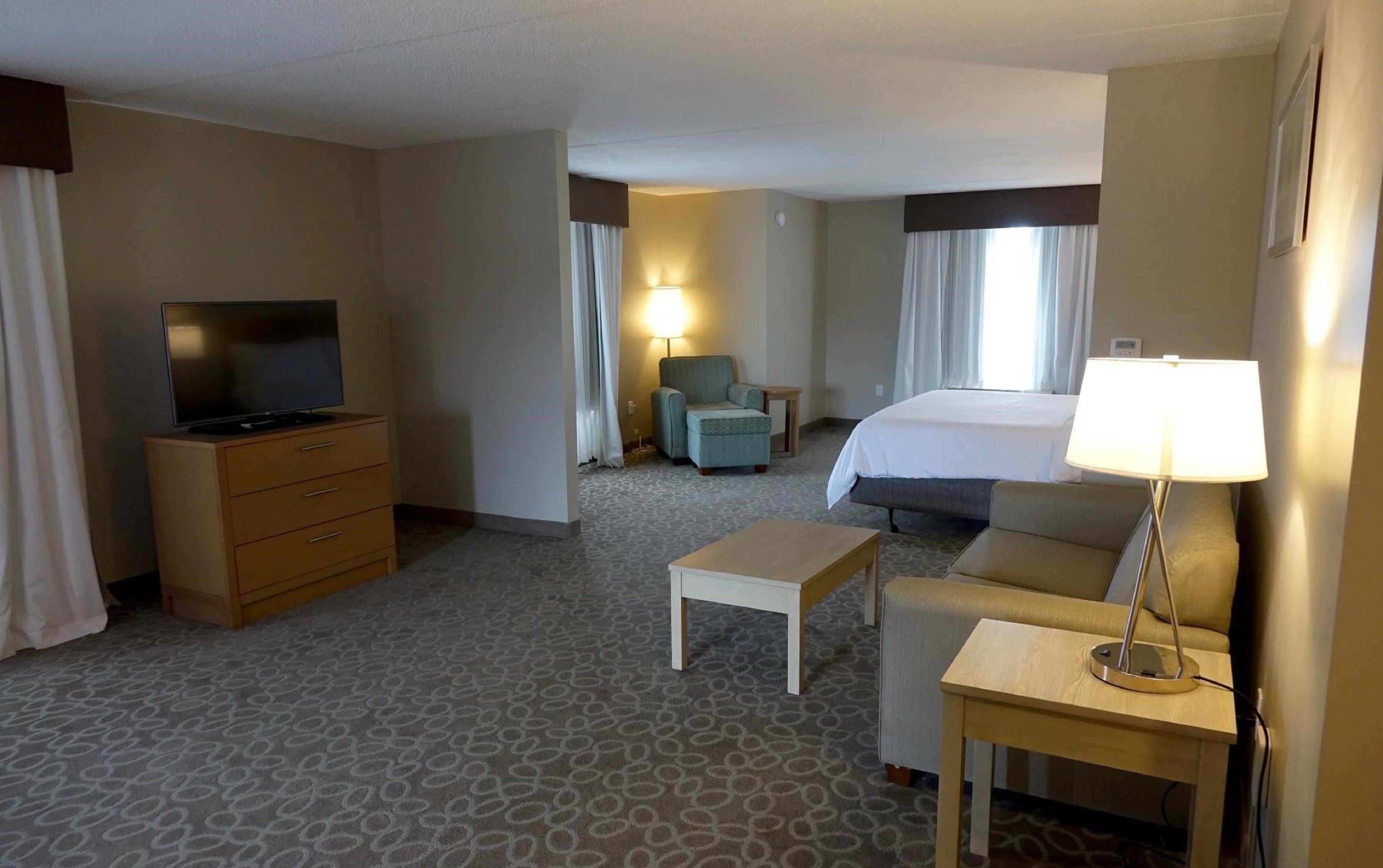 Holiday Inn Express & Suites Oshawa Downtown - Toronto Area By Ihg Экстерьер фото