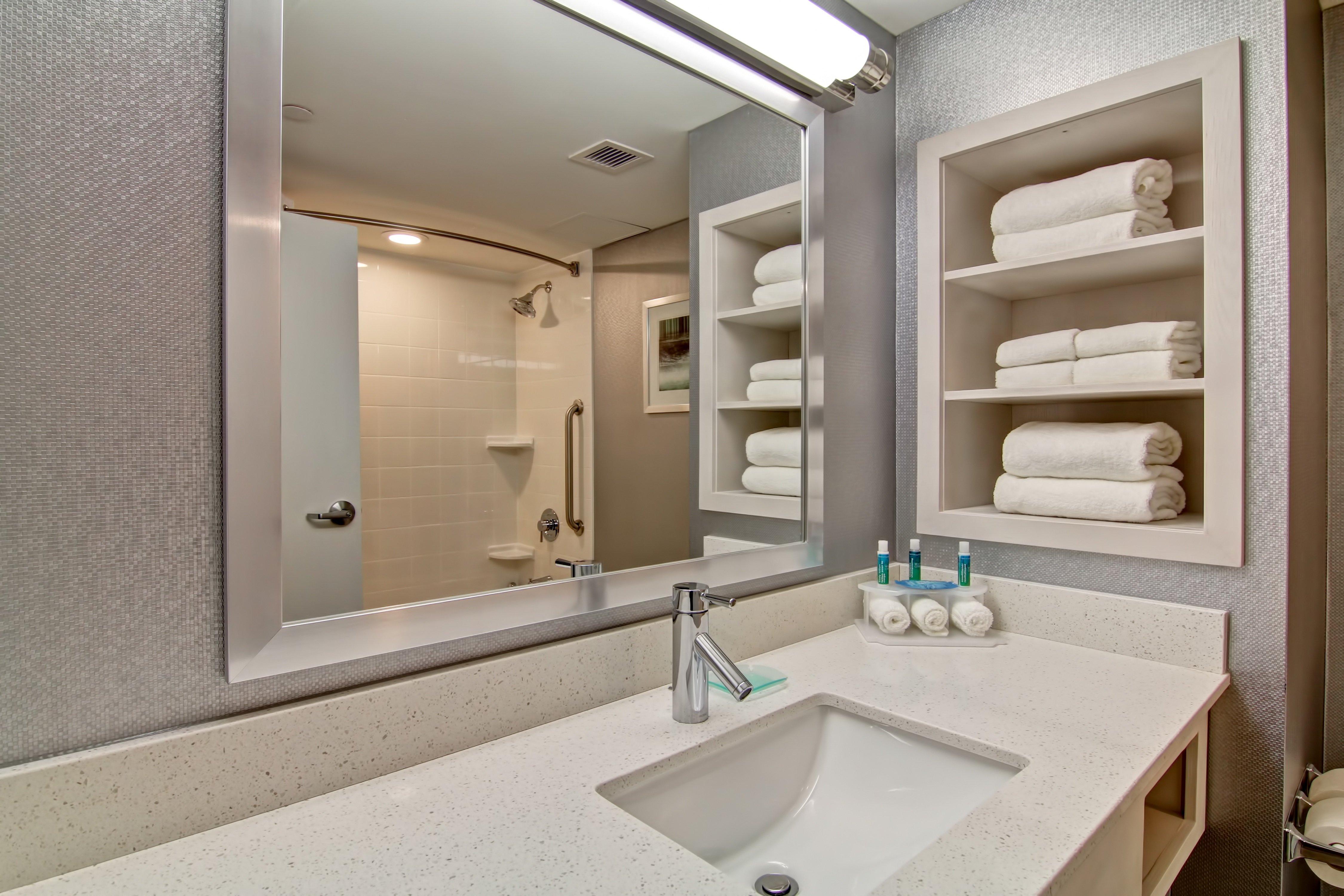 Holiday Inn Express & Suites Oshawa Downtown - Toronto Area By Ihg Экстерьер фото
