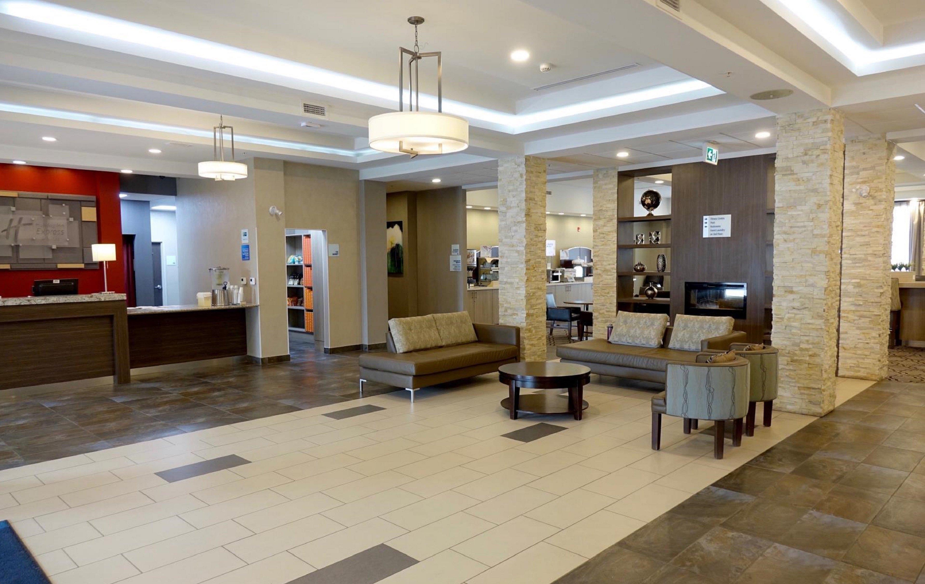 Holiday Inn Express & Suites Oshawa Downtown - Toronto Area By Ihg Экстерьер фото