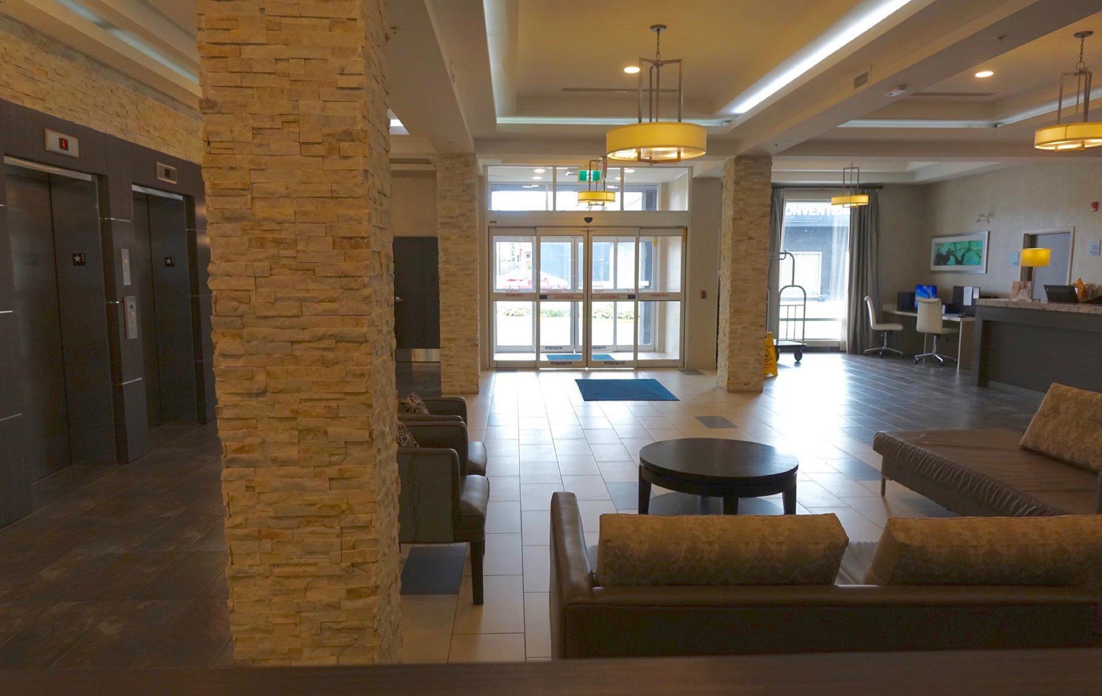 Holiday Inn Express & Suites Oshawa Downtown - Toronto Area By Ihg Экстерьер фото