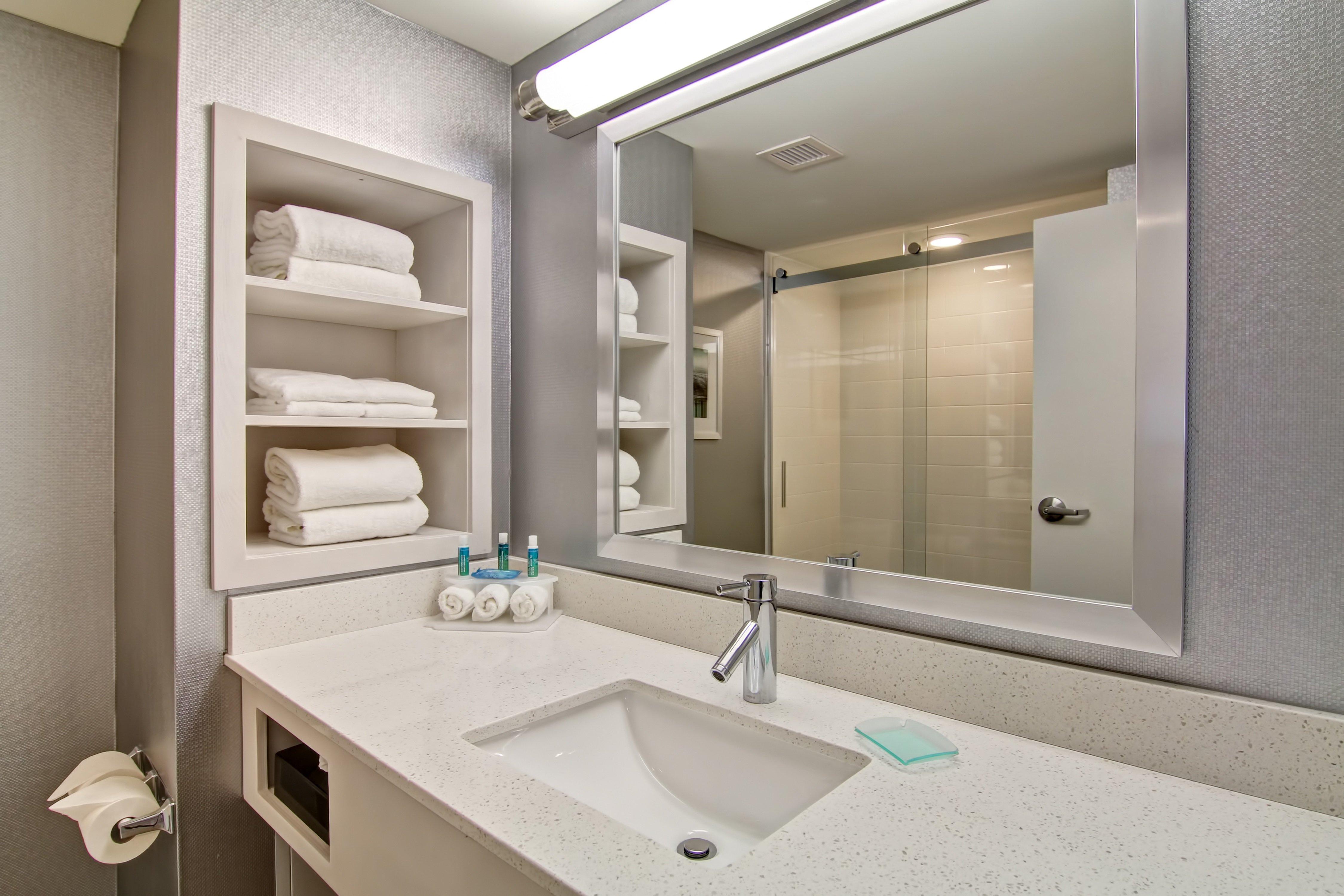 Holiday Inn Express & Suites Oshawa Downtown - Toronto Area By Ihg Экстерьер фото