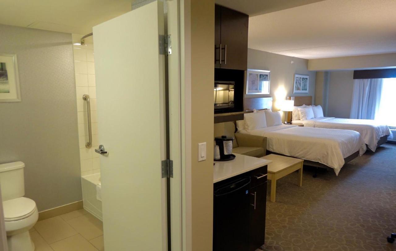 Holiday Inn Express & Suites Oshawa Downtown - Toronto Area By Ihg Экстерьер фото