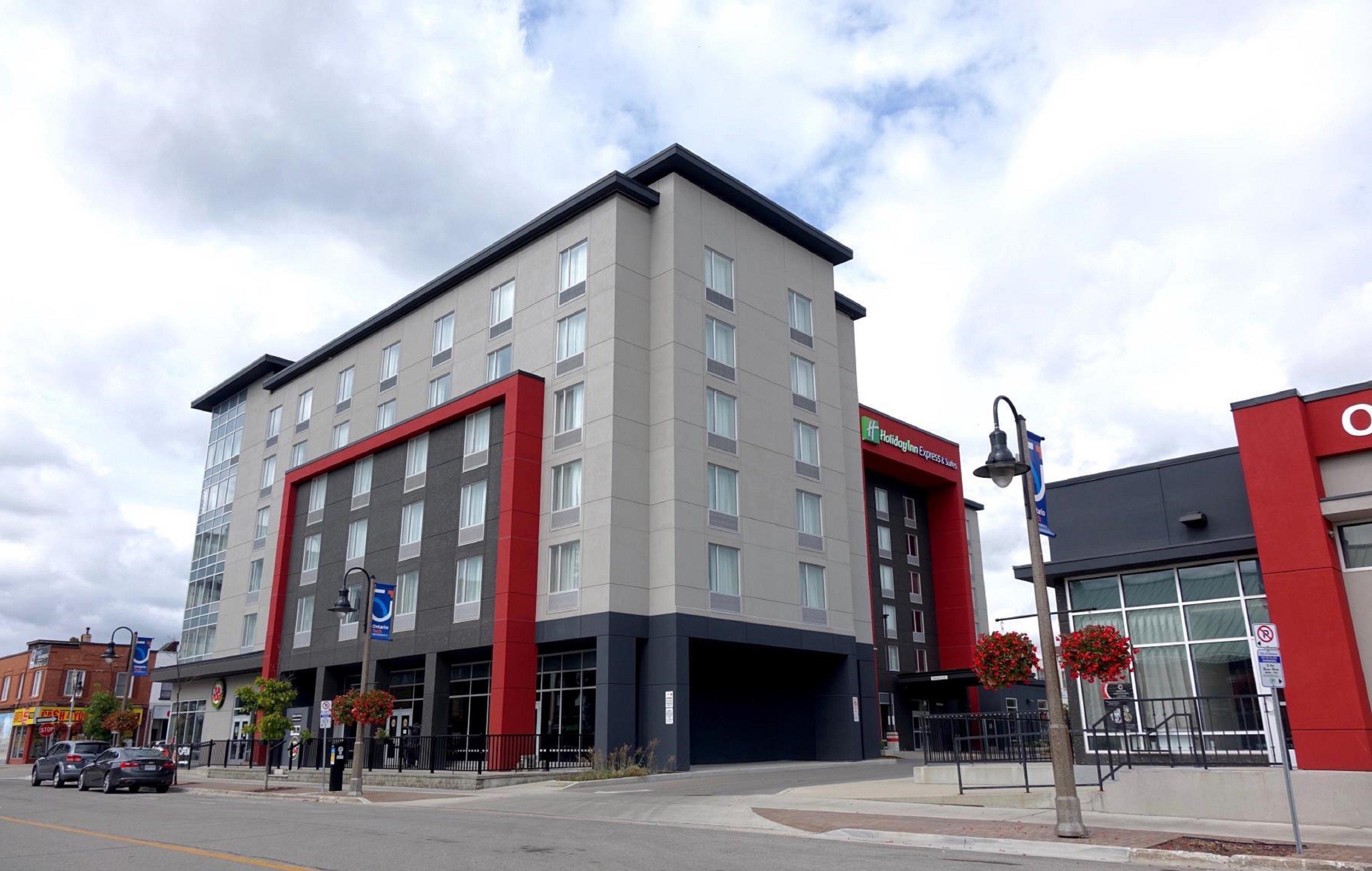 Holiday Inn Express & Suites Oshawa Downtown - Toronto Area By Ihg Экстерьер фото