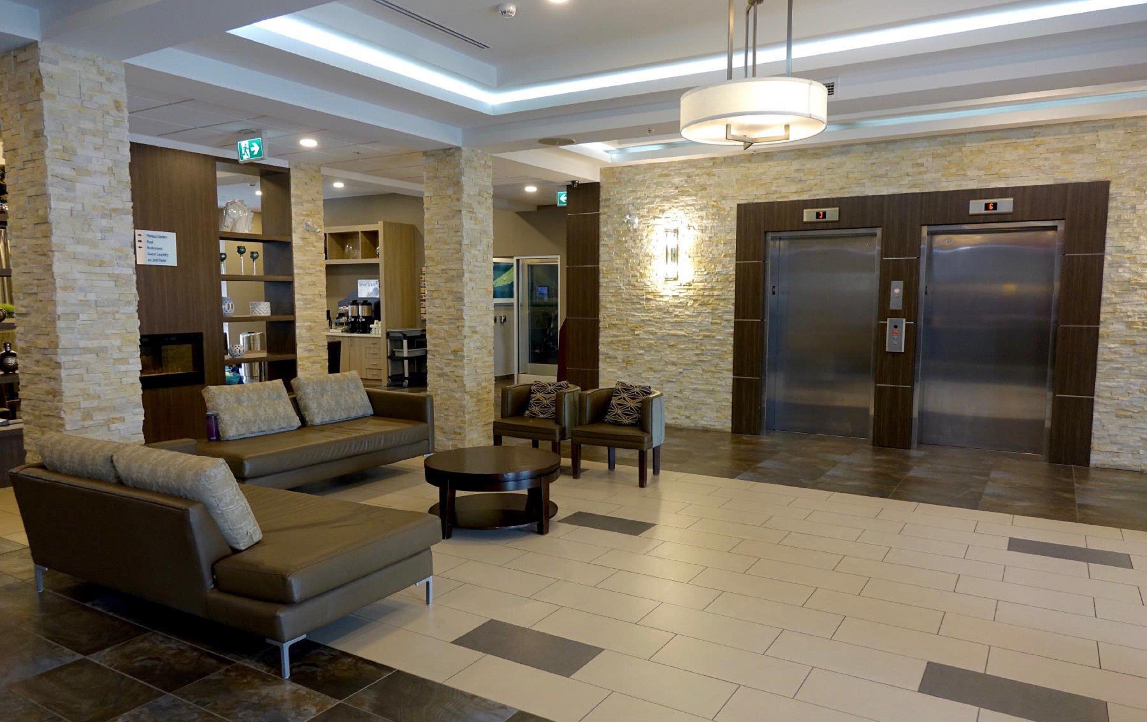 Holiday Inn Express & Suites Oshawa Downtown - Toronto Area By Ihg Экстерьер фото
