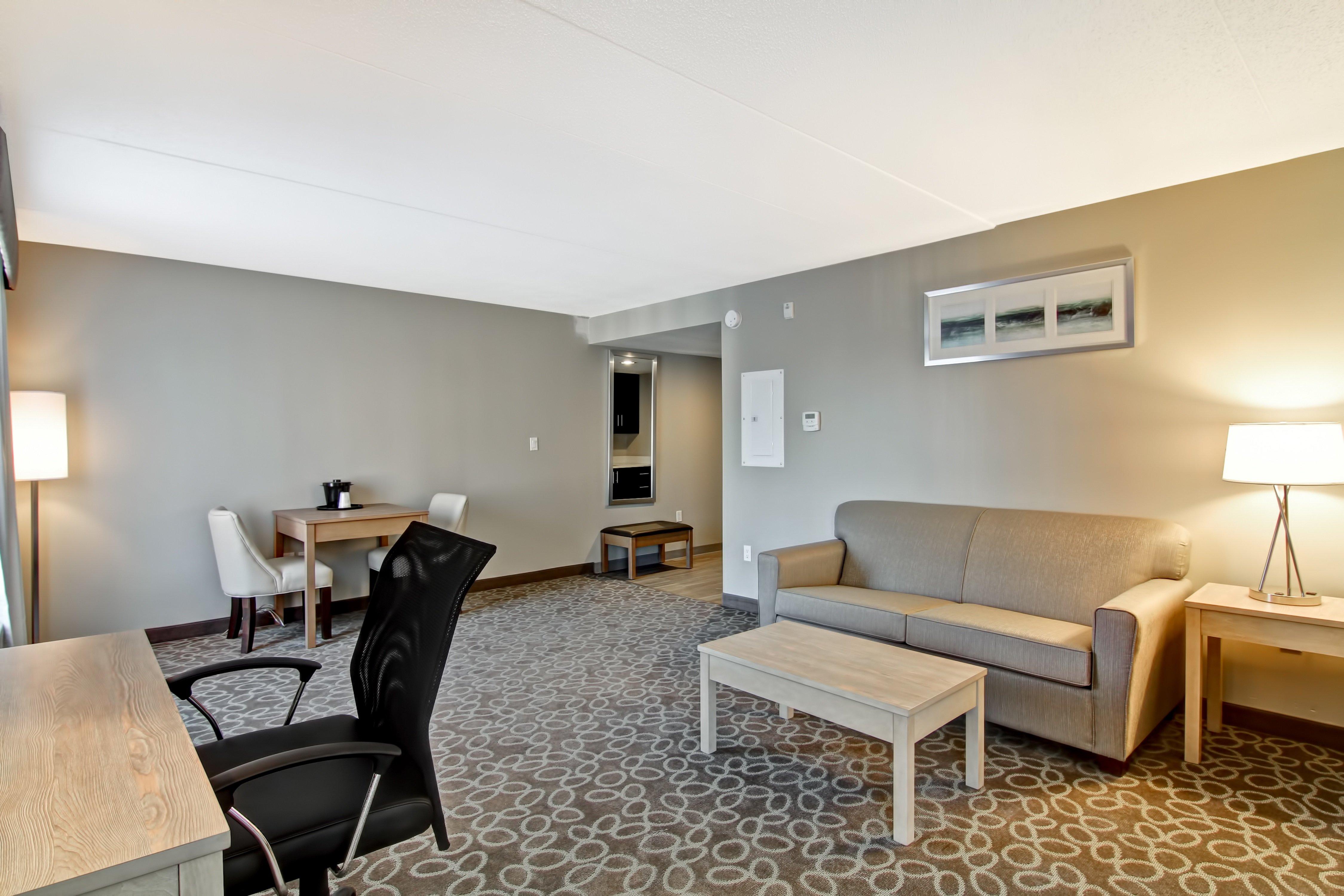 Holiday Inn Express & Suites Oshawa Downtown - Toronto Area By Ihg Экстерьер фото